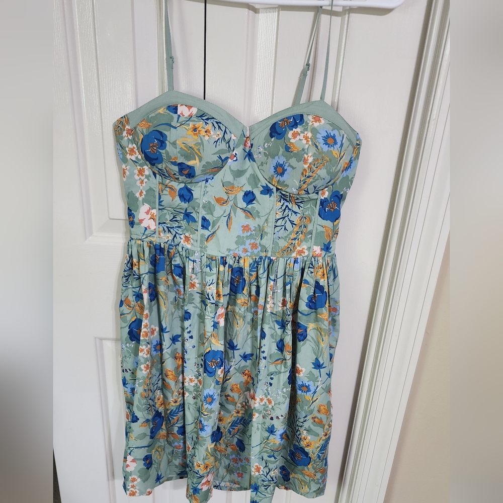Women sleeveless dress